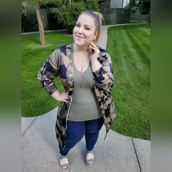 π©·5/$25π©· Green Camo, Open Front Cardigan - Plus Size 16 - Picture 4 of 12